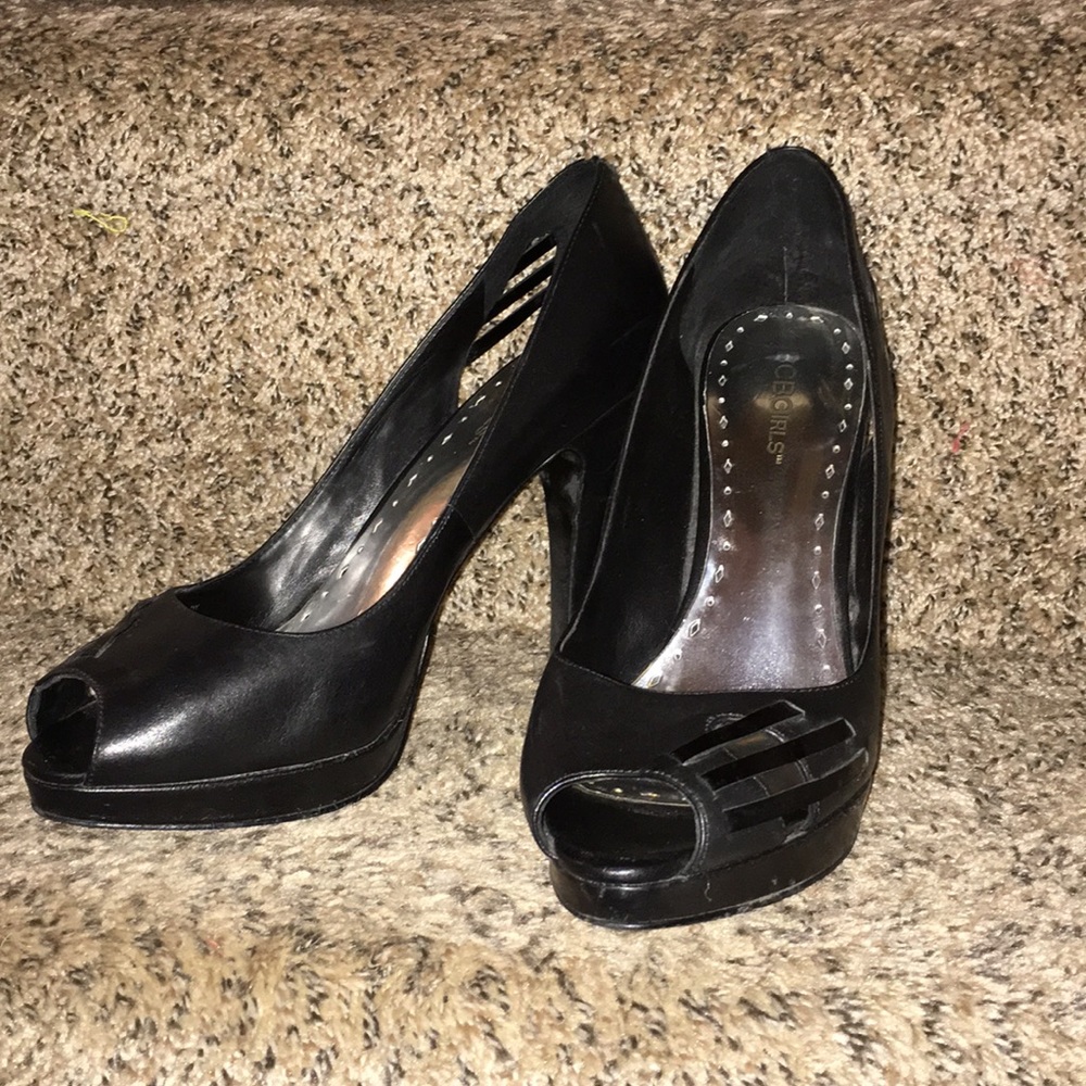 Black BCBG pumps